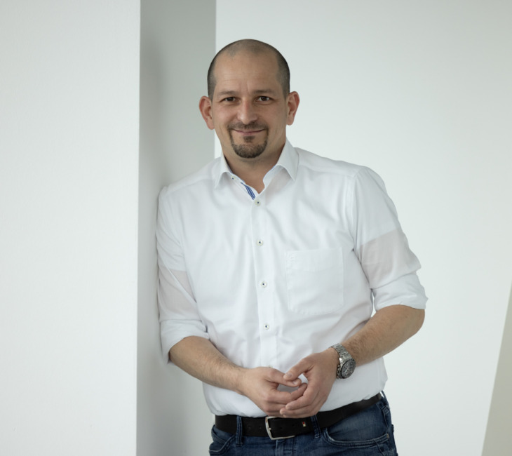 Portrait image of Matthias Goriupp in a white shirt